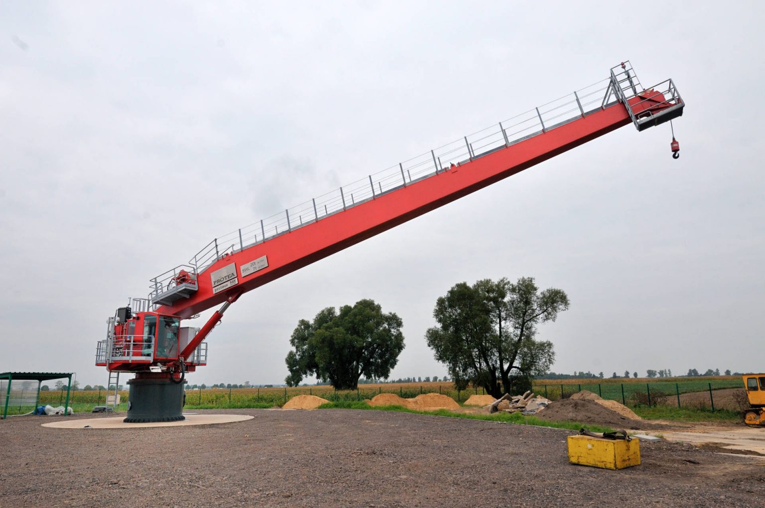 Pedestal Cranes