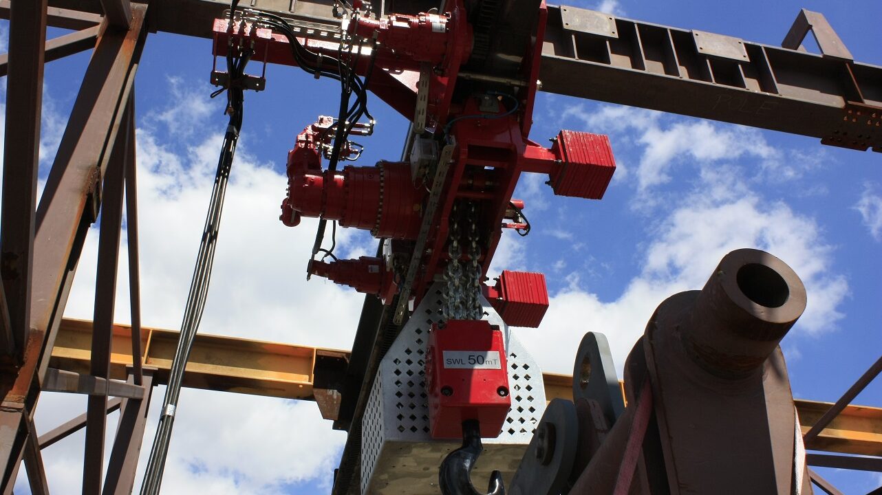 Functional tests of chain hoists for transporting the X-Mas Tree valve.